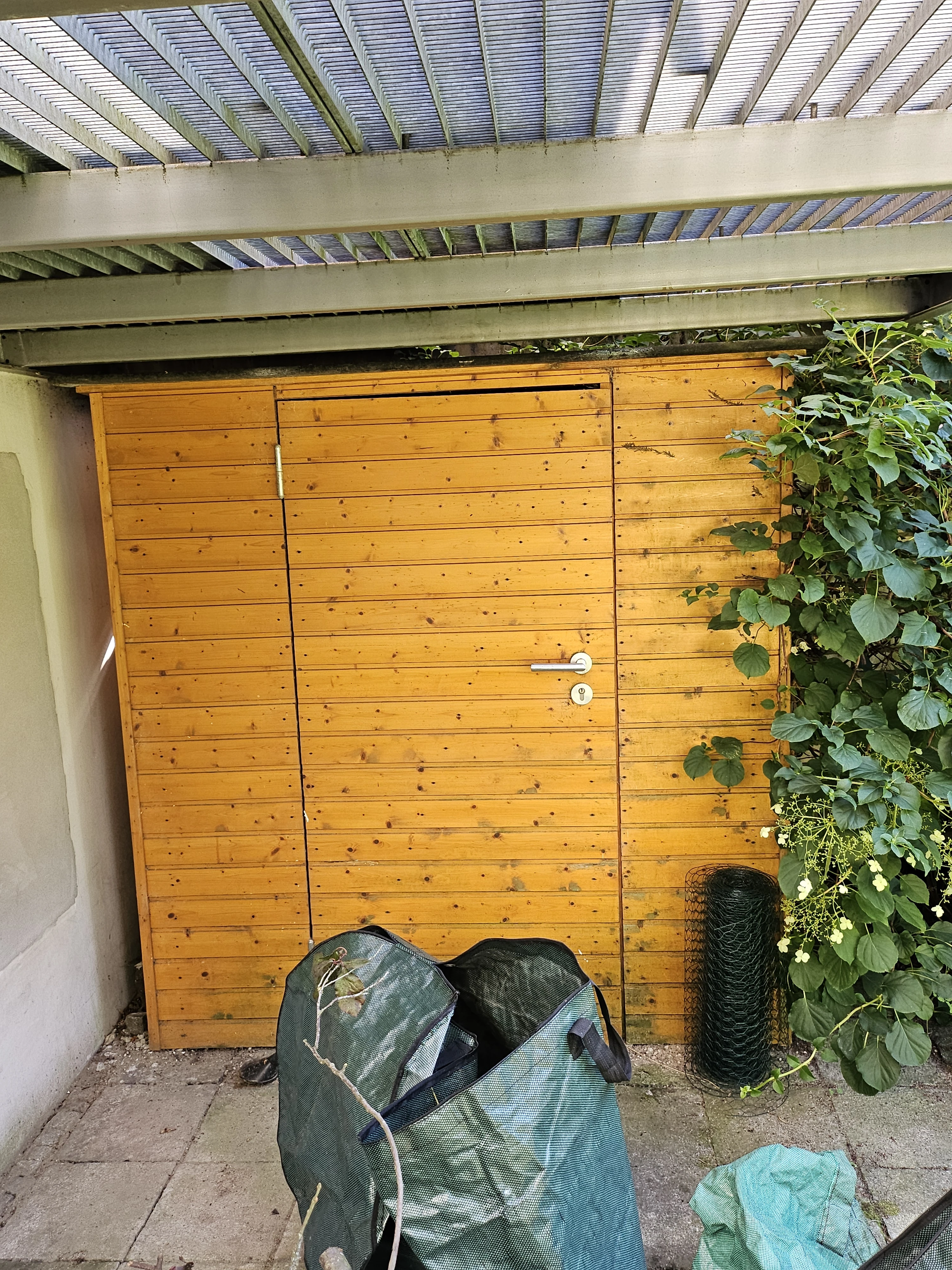 Schuppen geschlossen