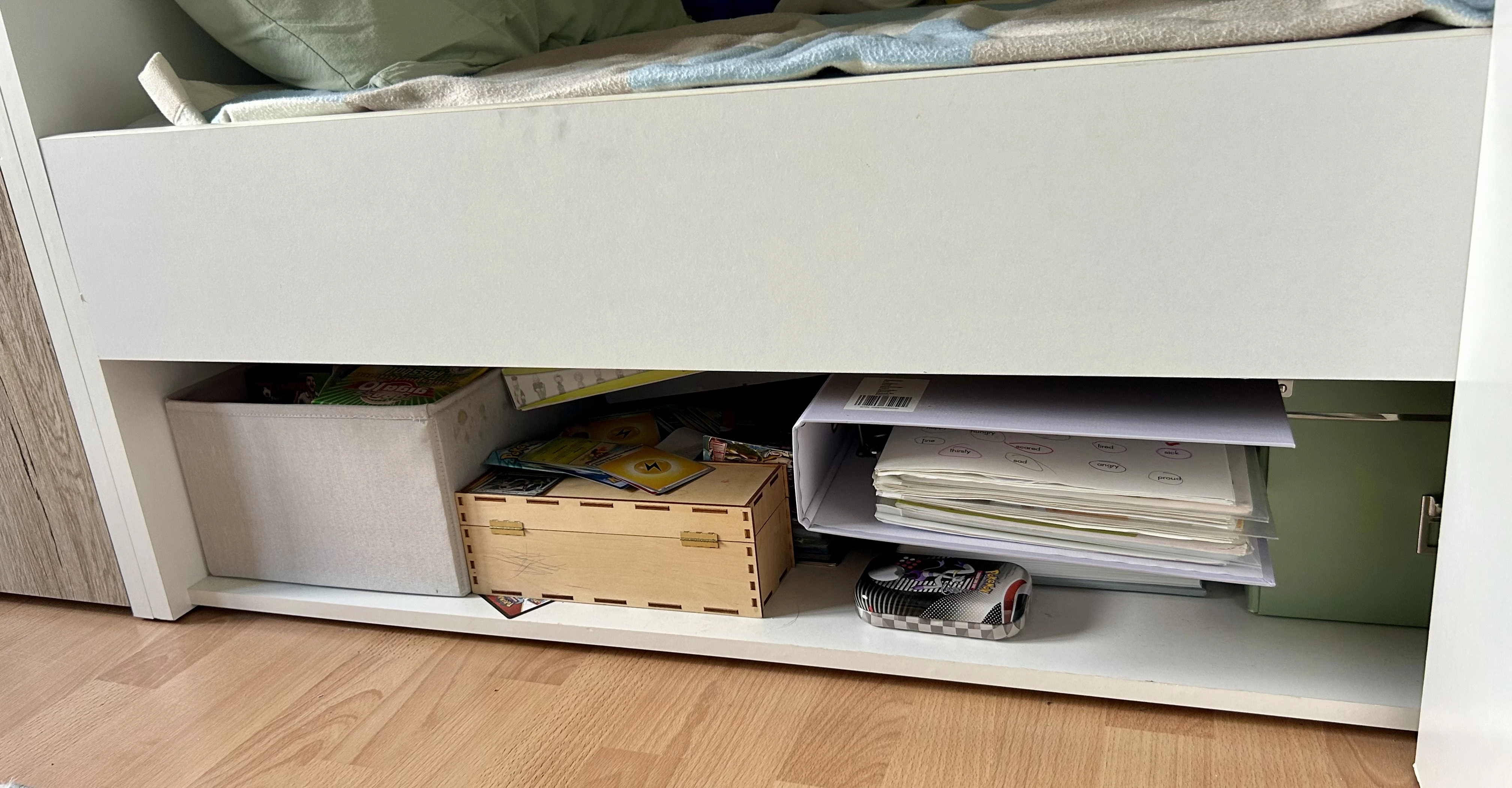 Stauraum unter dem Bett