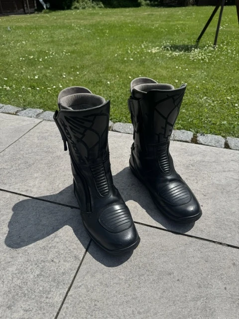 Stiefel vorne