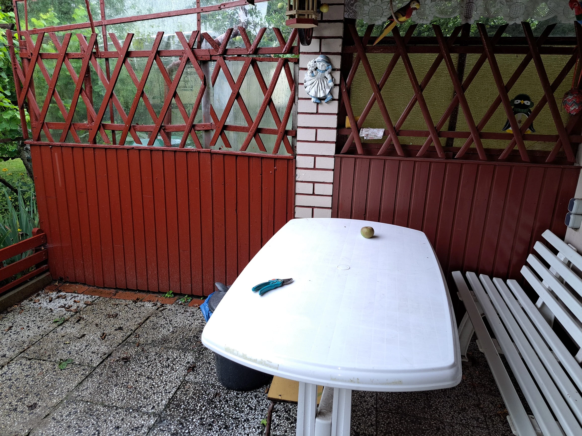 Terasse mit Sitzgelegenheiten