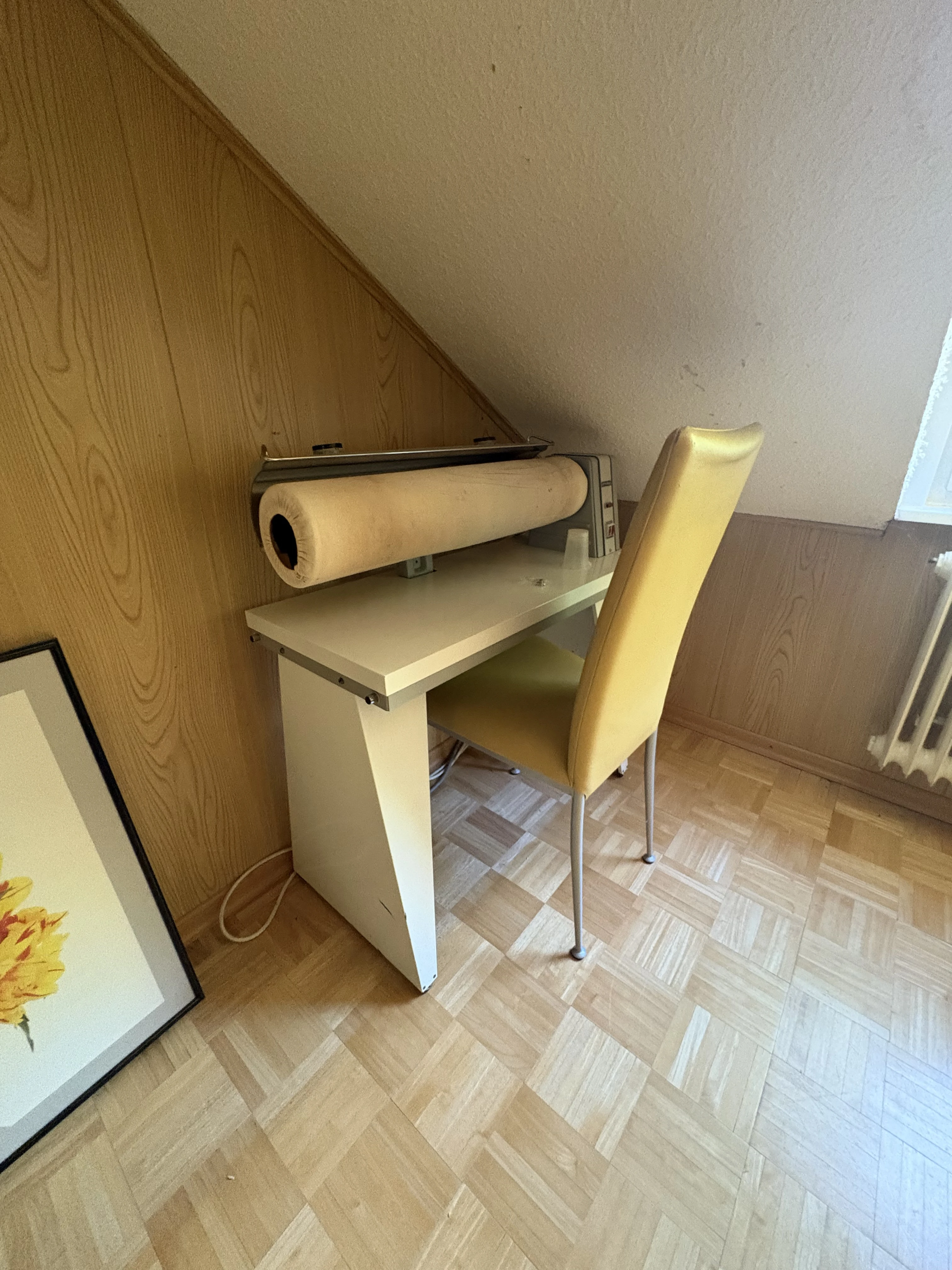 Heißmangel mit auf Wunsch inkl. Stuhl 