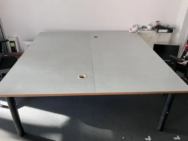 der Tisch