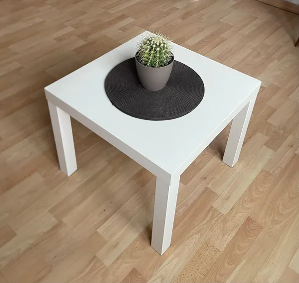   Kleine weiße Couchtisch zu verkaufen