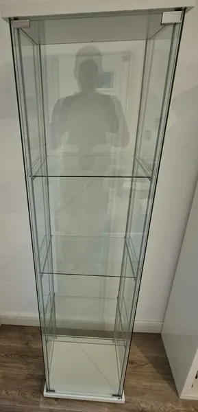 Glasvitrine von Ikea 
