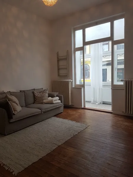 Wohnzimmer mit Wintergarten (zur Straße)