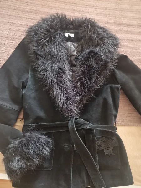 Eine schöne schwarze leder Jacke in grösse 40