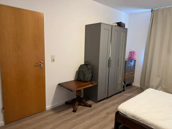Kleiderschrank