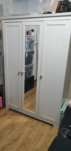 Kleiderschrank zu verschenken