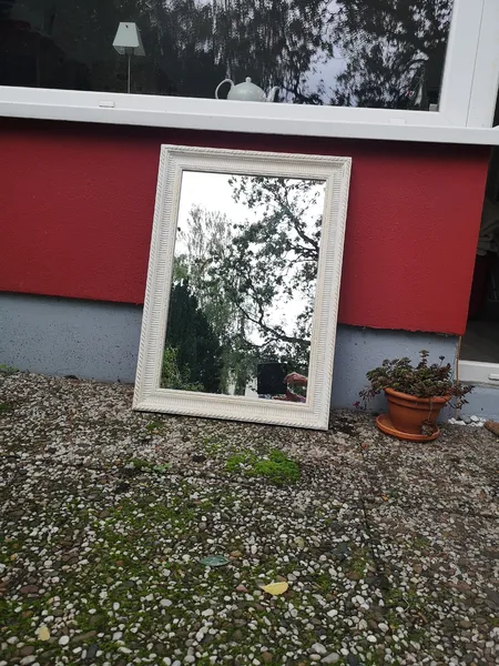 Schöner weißer Spiegel