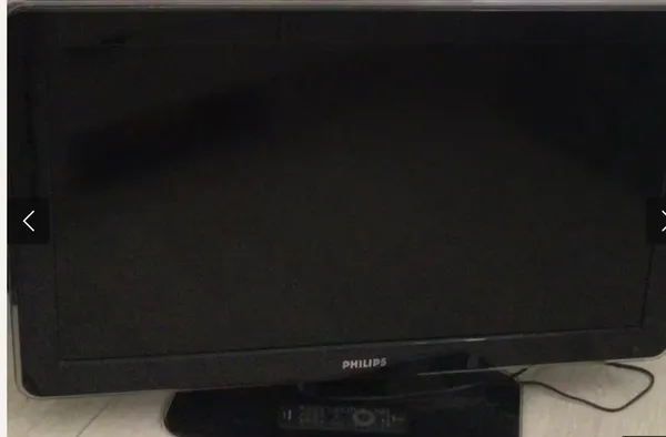 Vorderansicht des Philips Fernsehers.