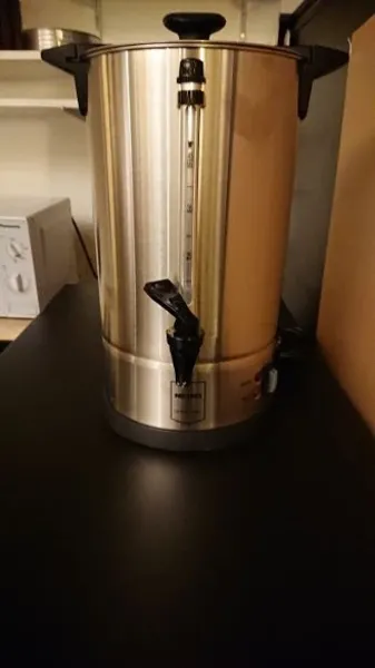 Heißwasser Spender