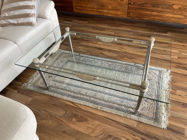 Glas-Couchtisch