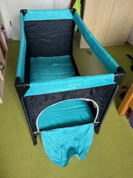 Bett mit Einstieg
