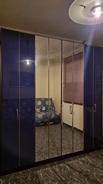 Schrank-1
