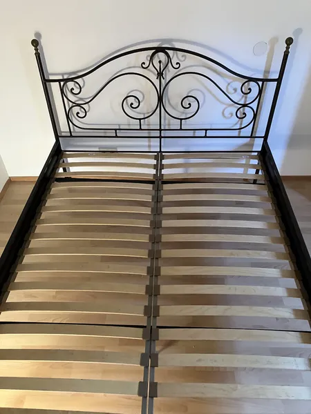 Das Bett ist bereits demontiert