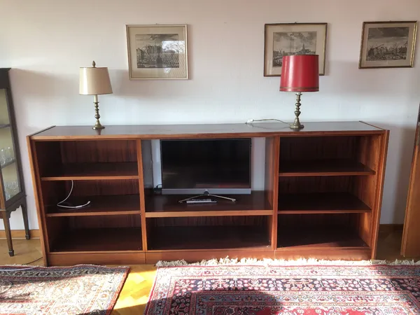 Holzschrank