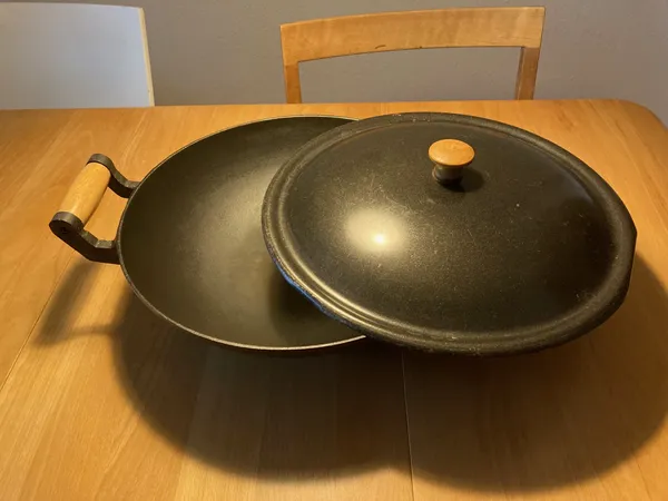 Wok, Gusseisen
