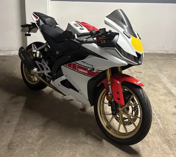 Frontansicht Yamah Y ZFR 125