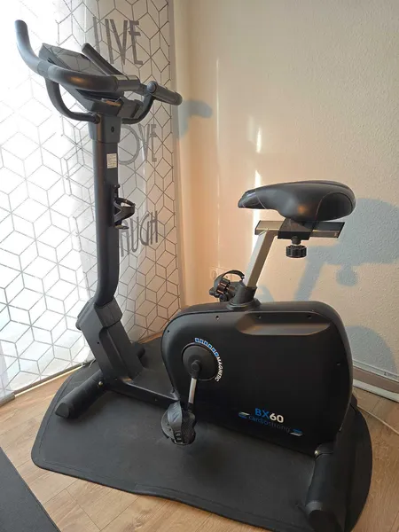 cardiostrong BX60 Ergometer mit Bodenmatte