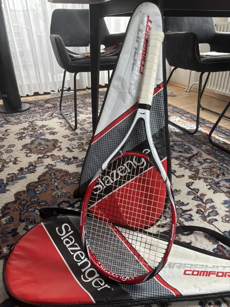 Nur zusammen, beide Tennisschläger 