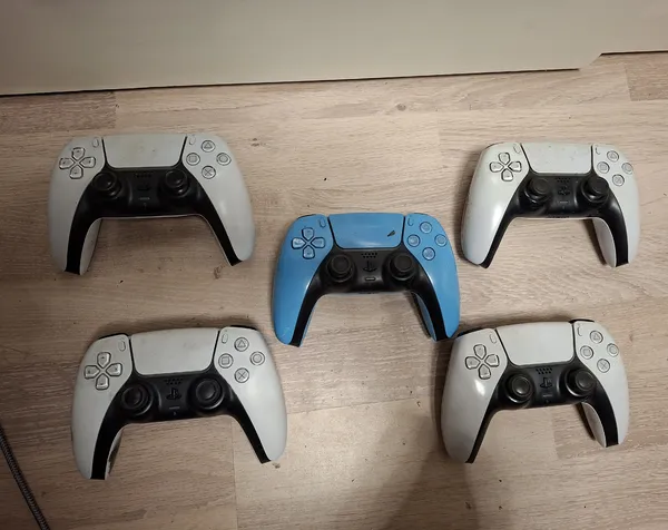 Verkauf 25Euro pro Controller. Wer alle zusammen nimmt würde ich 20 euro pro Stück machen.  Habe 5 stück
