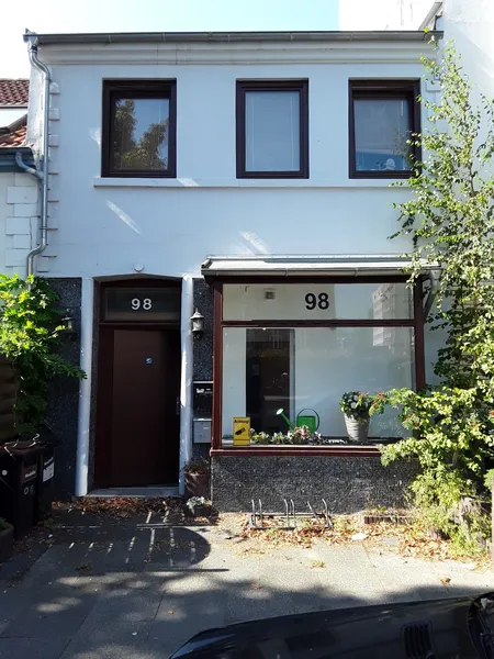 Fassade mit Schaufenster 