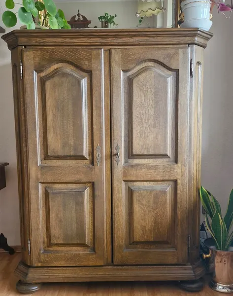 Vitrine oder Fernsehschrank 