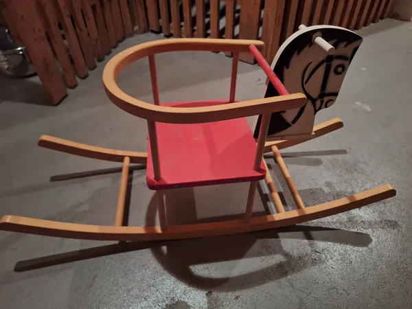 Schaukelpferd aus Holz