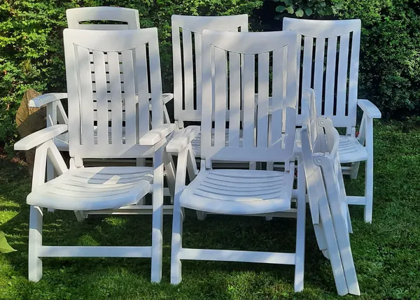 6 weiße Hochlehner Klappstühle 