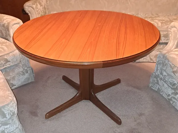 Tisch, 100 cm Durchmesser, höhenverstellbar