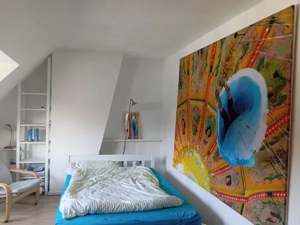freies möbliertes Zimmer
