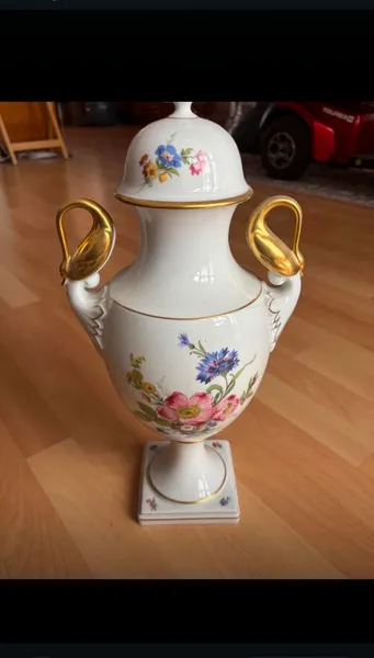 Prunkvase aus Kaiser Porzellan 