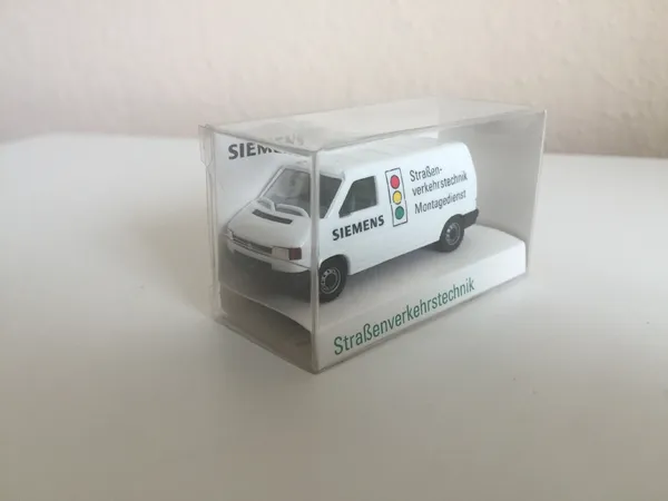   VW Caravelle Transporter Herpa-Modellauto 