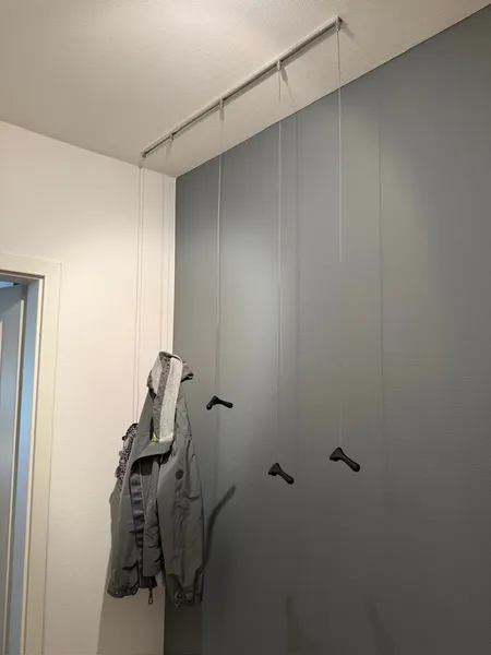 Flying Hooks an der Decke befestigt.