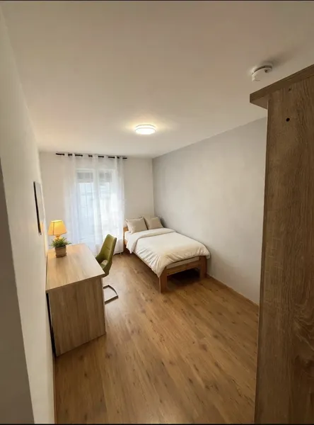 Zimmer 2 – gemütliches, möbliertes Zimmer, größer als Zimmer 1