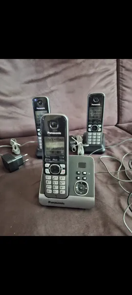 1 Festntzstation mit 2 dazugehörigen Dekt Telefonen