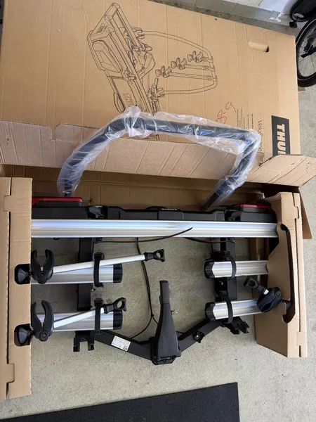 Thule VeloSpace XT3 im geöffneten Karton